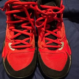 Puma Dreamers Basketball Shoes, energy red, size 4.5